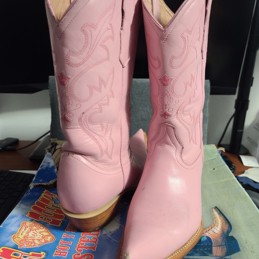 Pink cowboy boots with belt